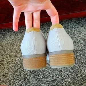 Grey swayde Tom's. Size 8